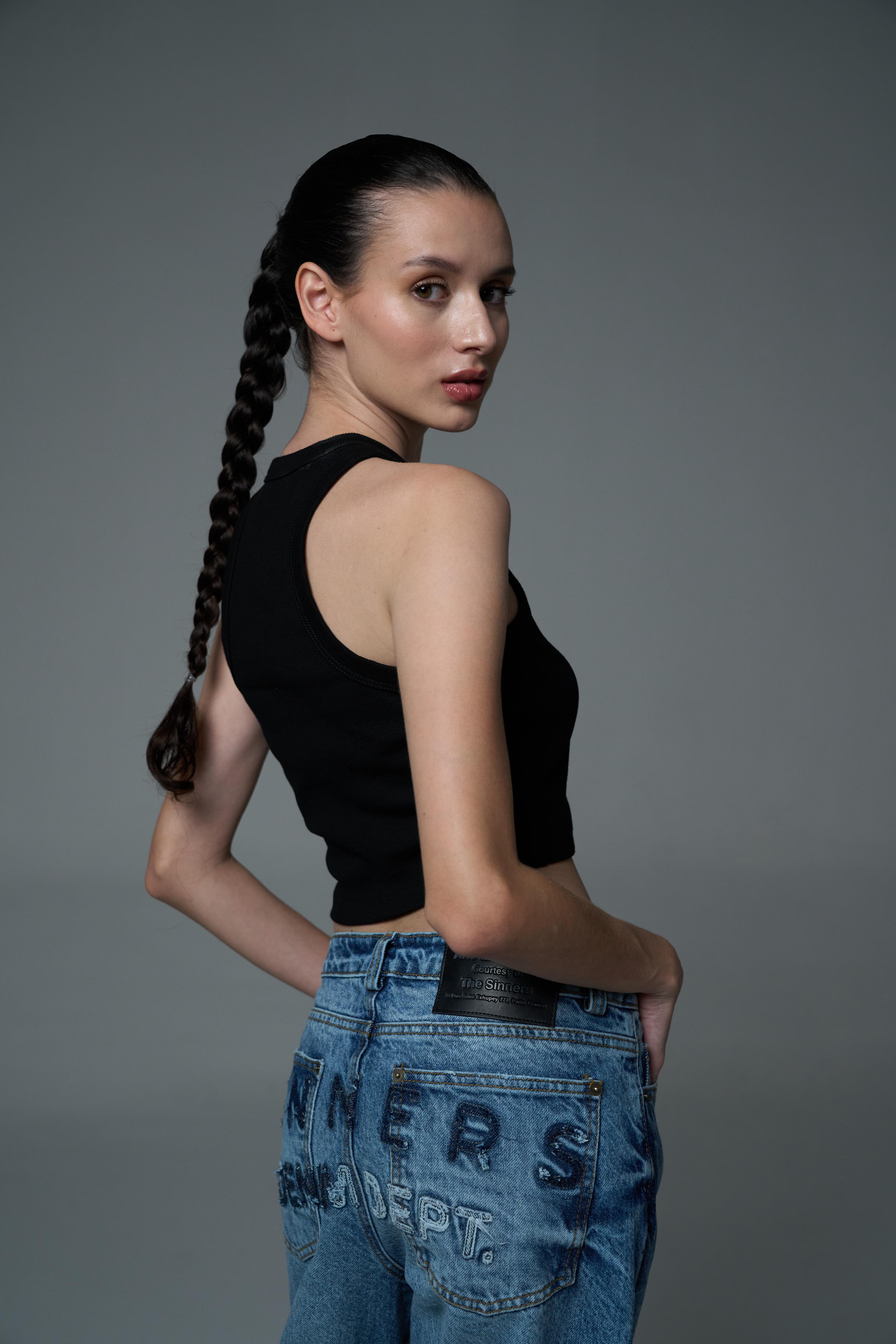 EMBROIDERED FLARED JEANS