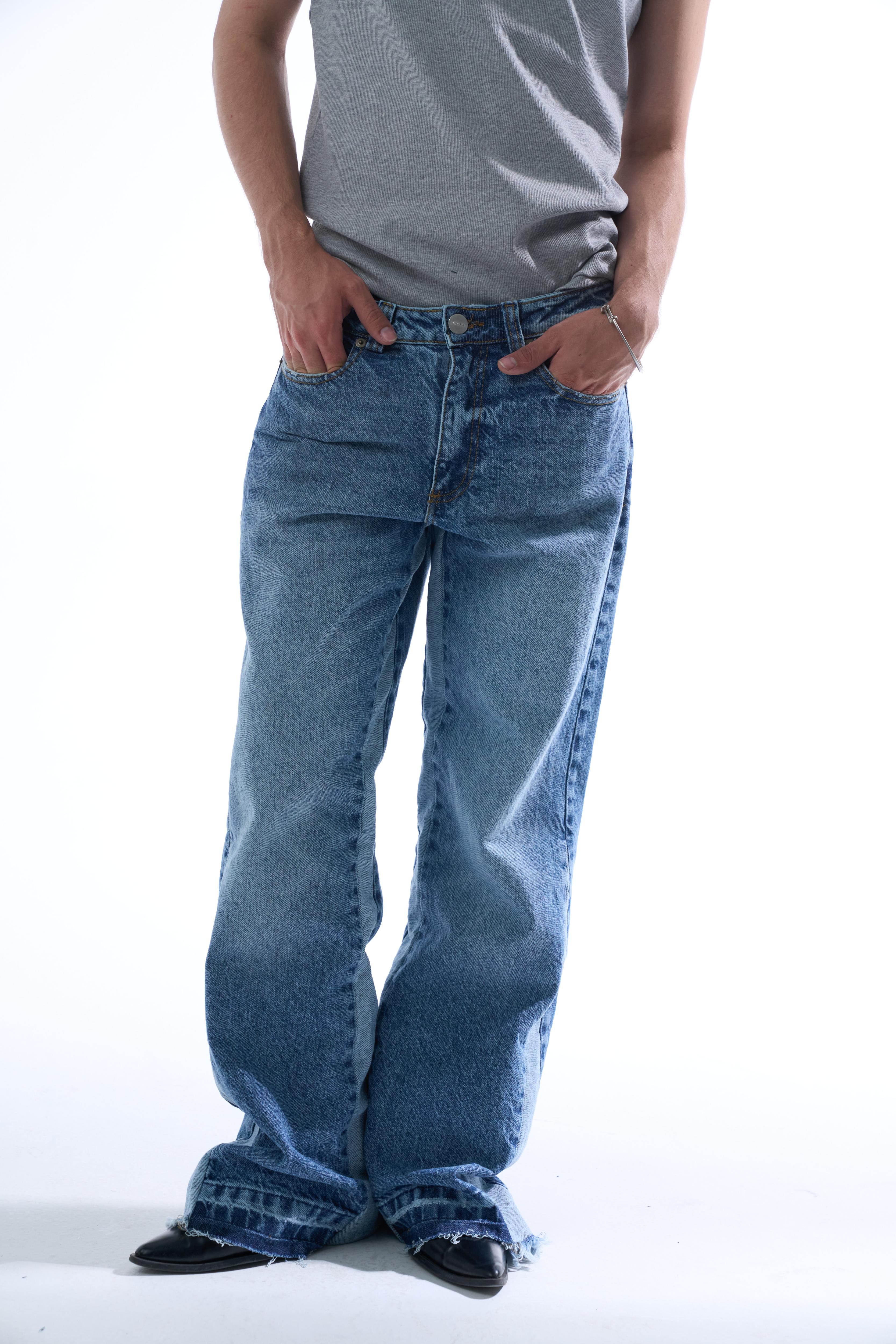 EMBROIDERED FLARED JEANS