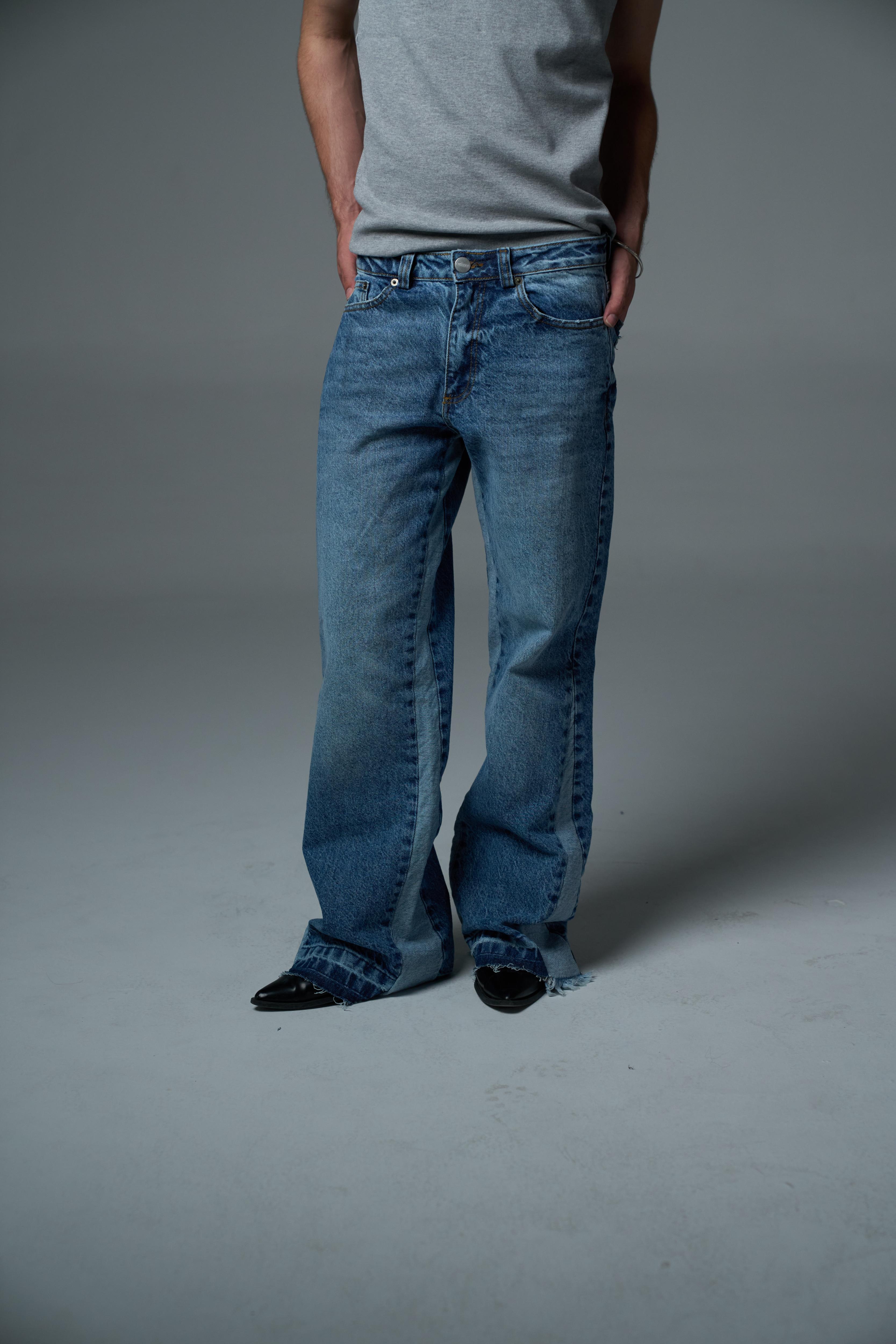 EMBROIDERED FLARED JEANS