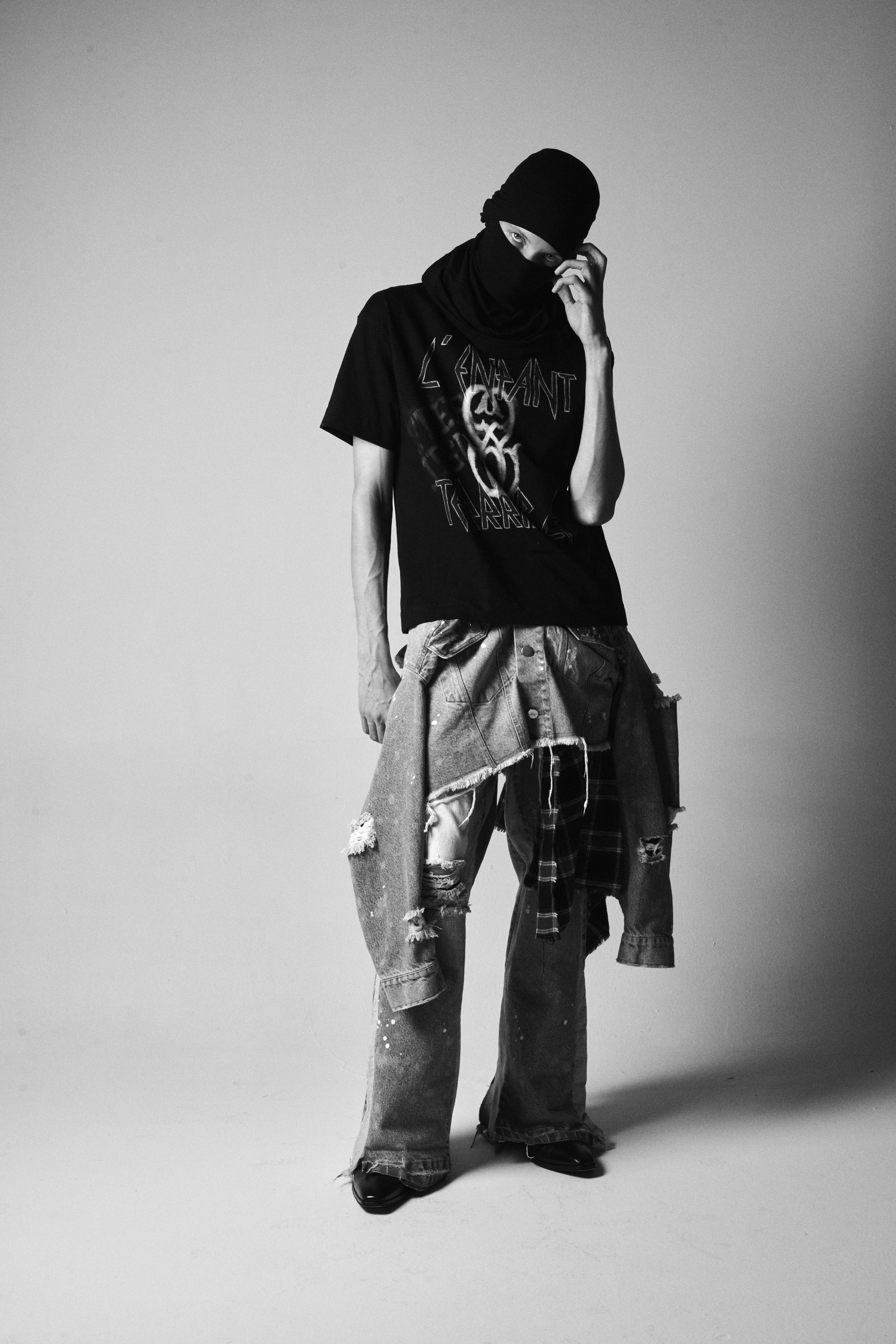 L'ENFANT MONOGRAM BLACK T-SHIRT