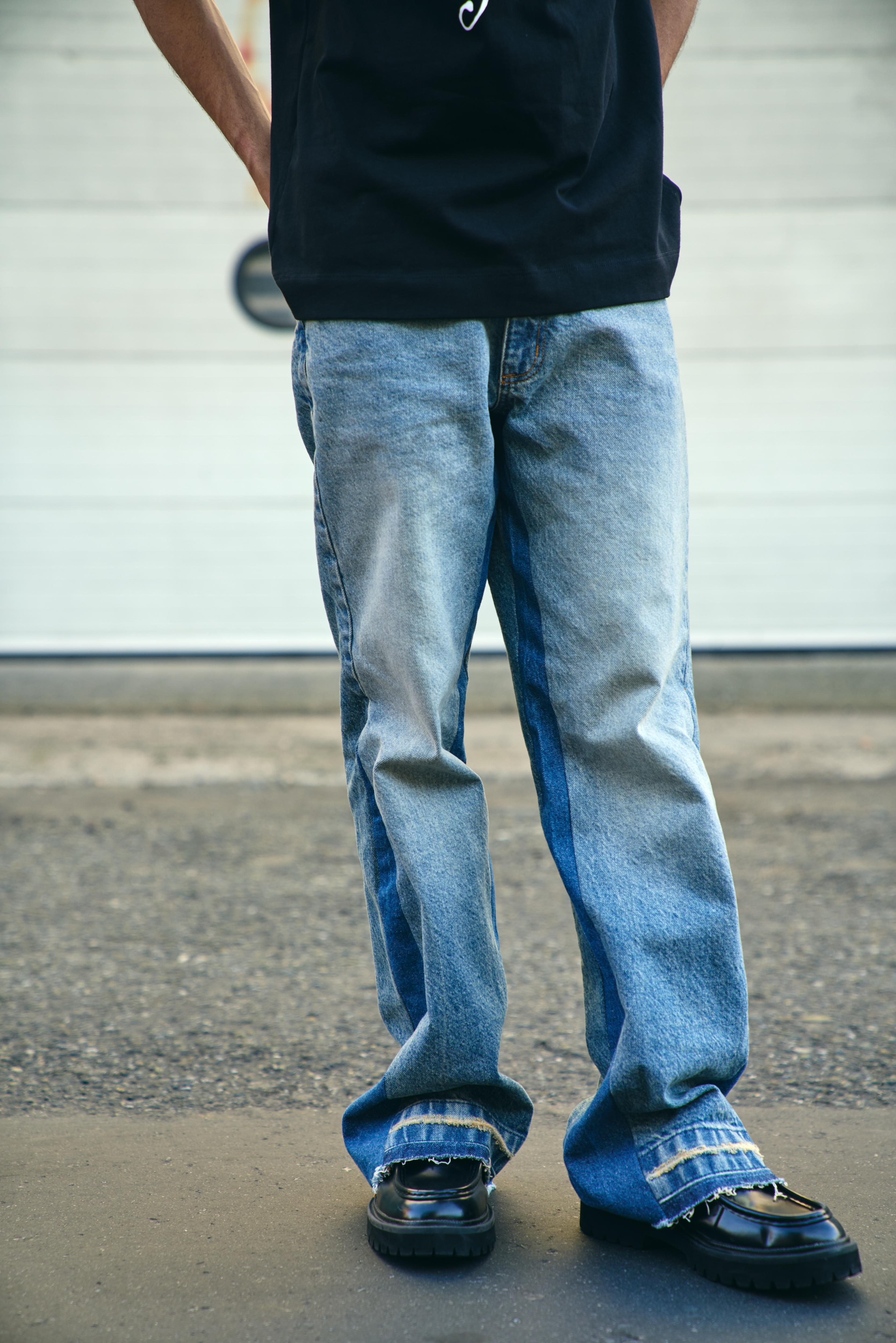 FLARED JEANS