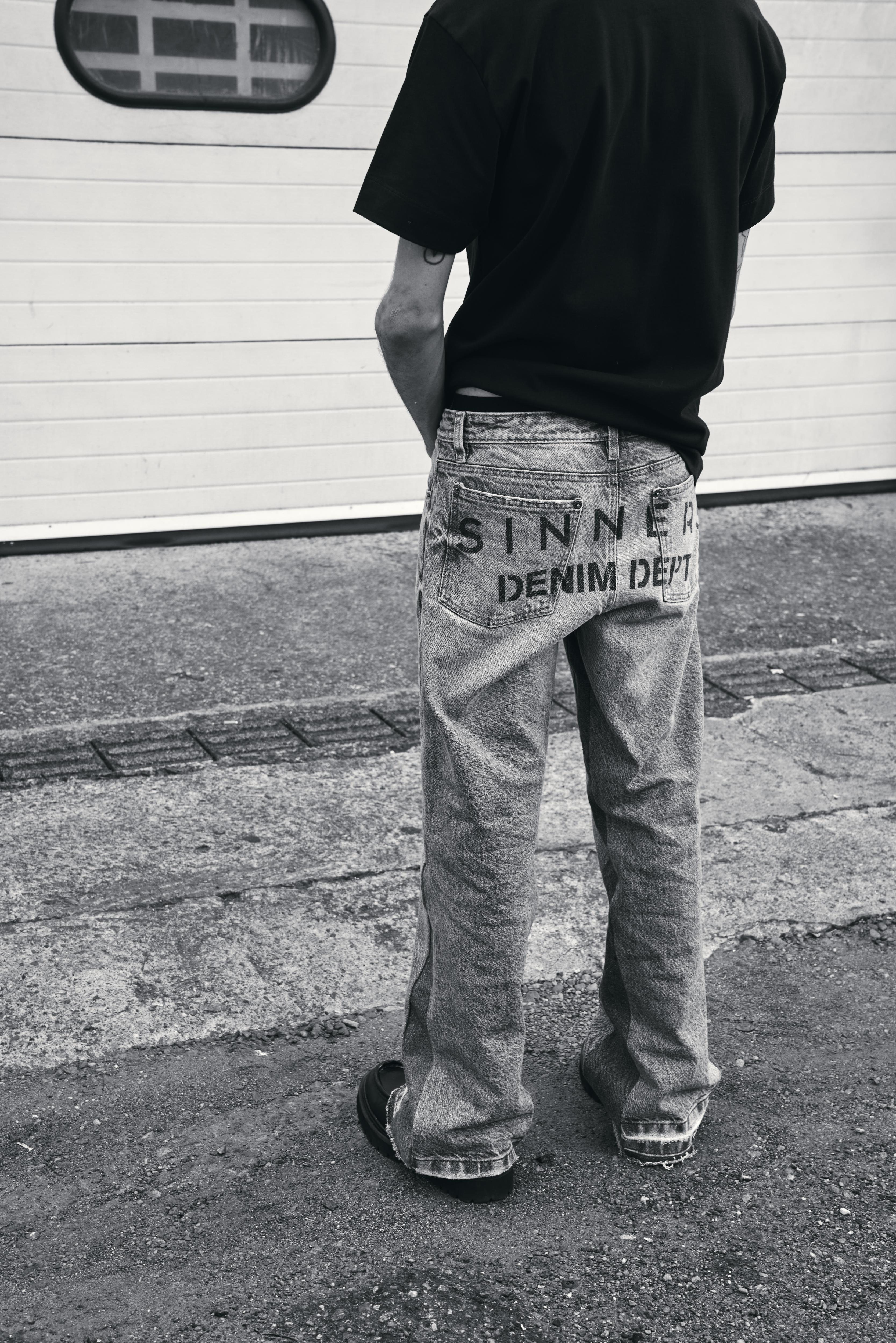 FLARED JEANS