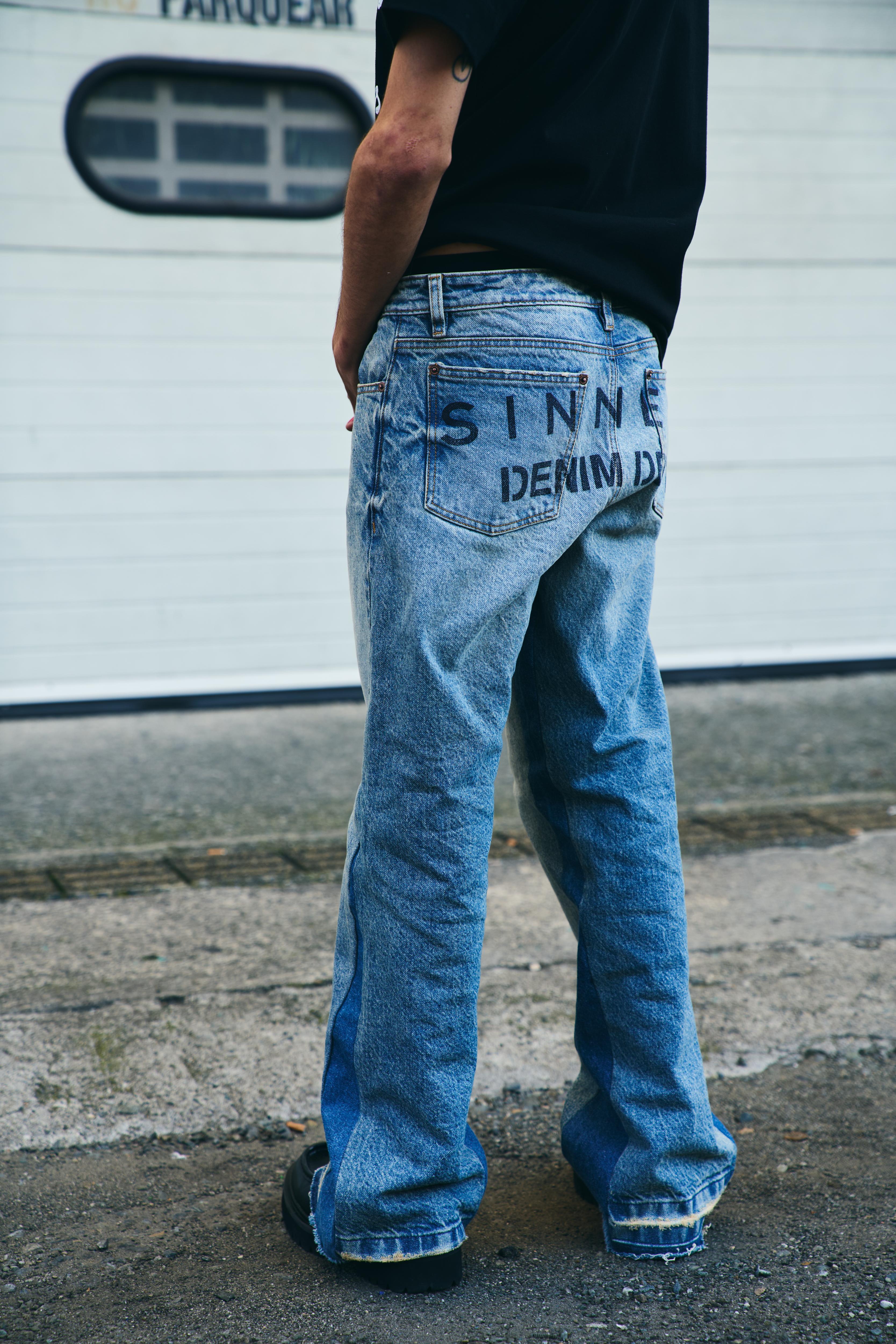 FLARED JEANS
