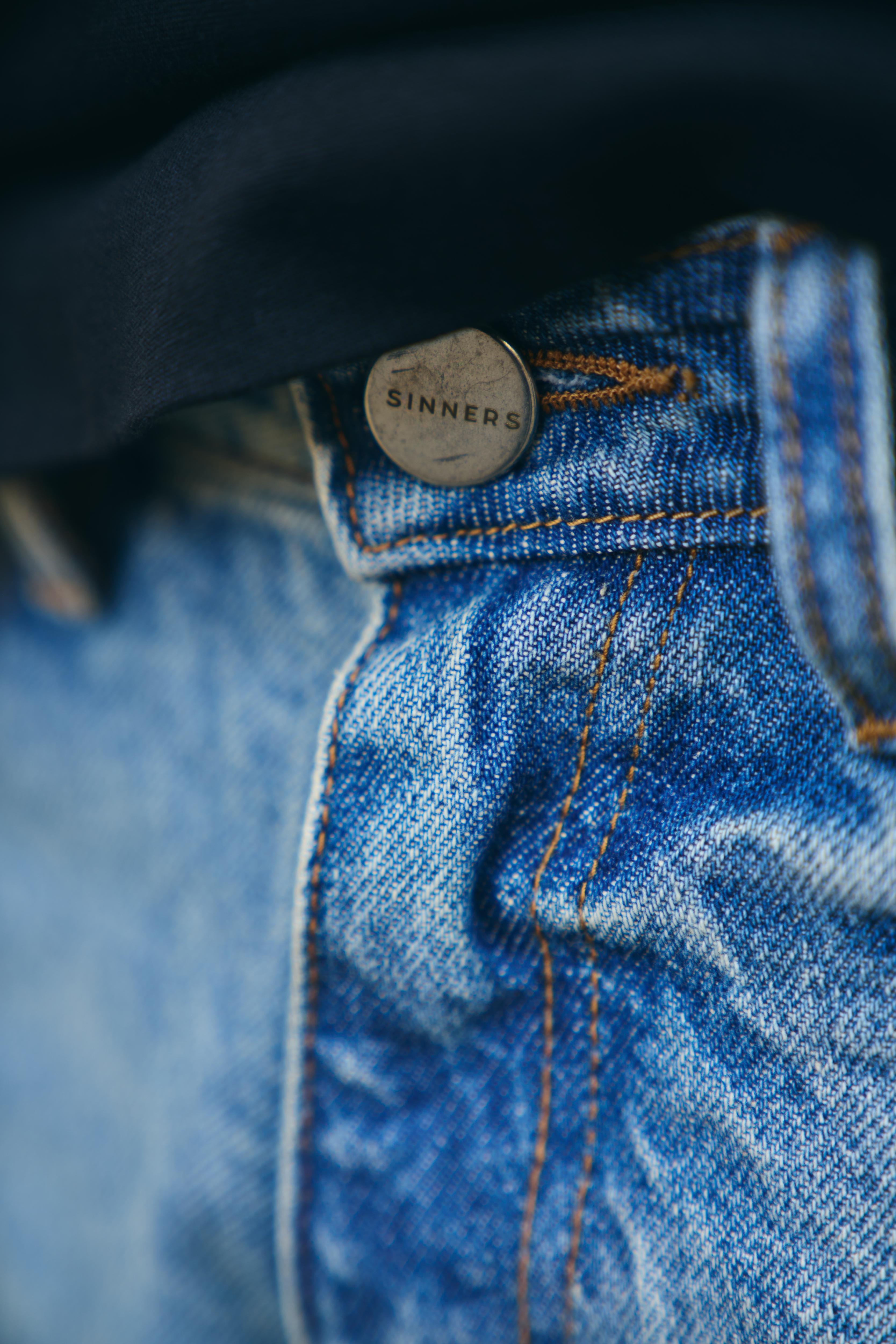 FLARED JEANS