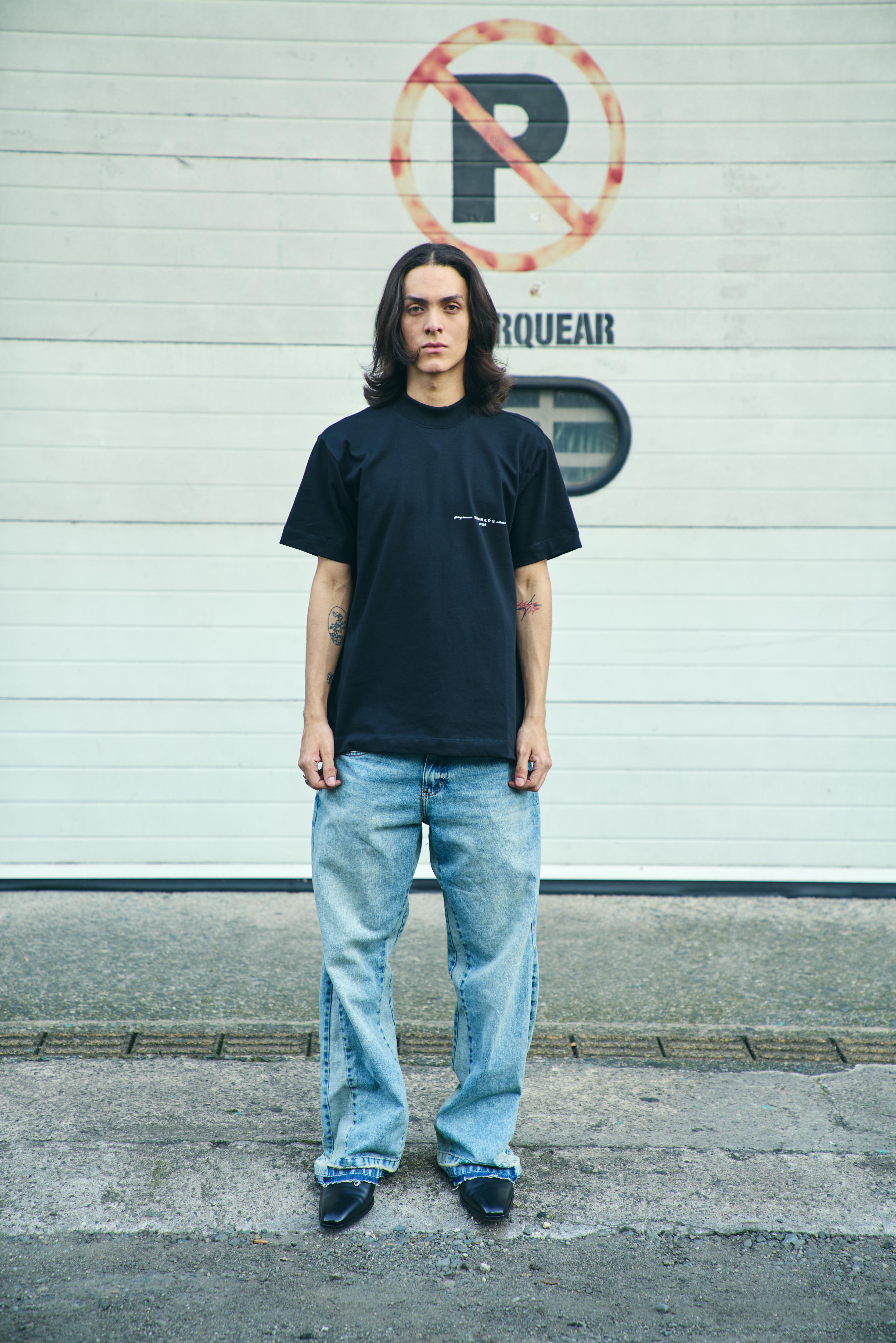 GARMENTS BLACK T-SHIRT