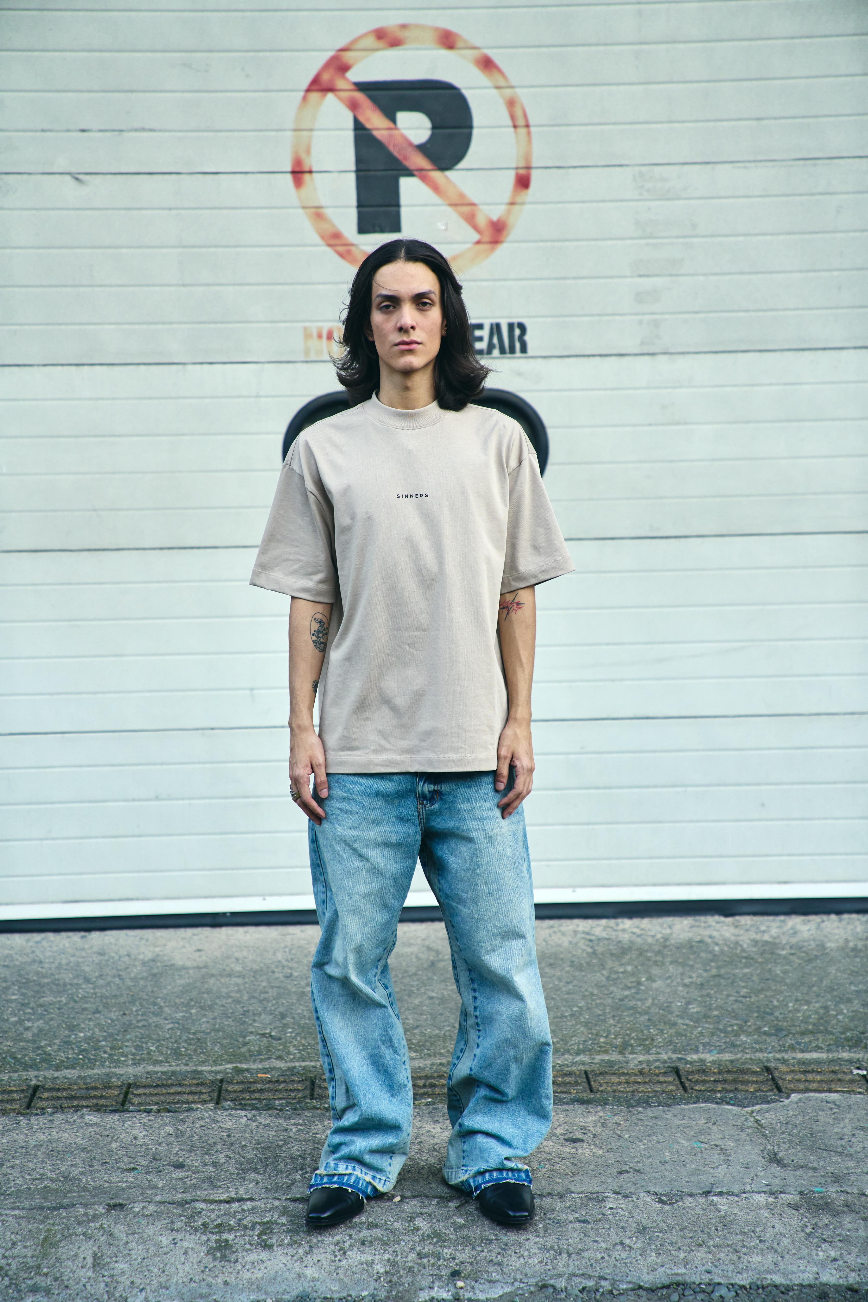 SINNERS LOGO BUTTER T-SHIRT