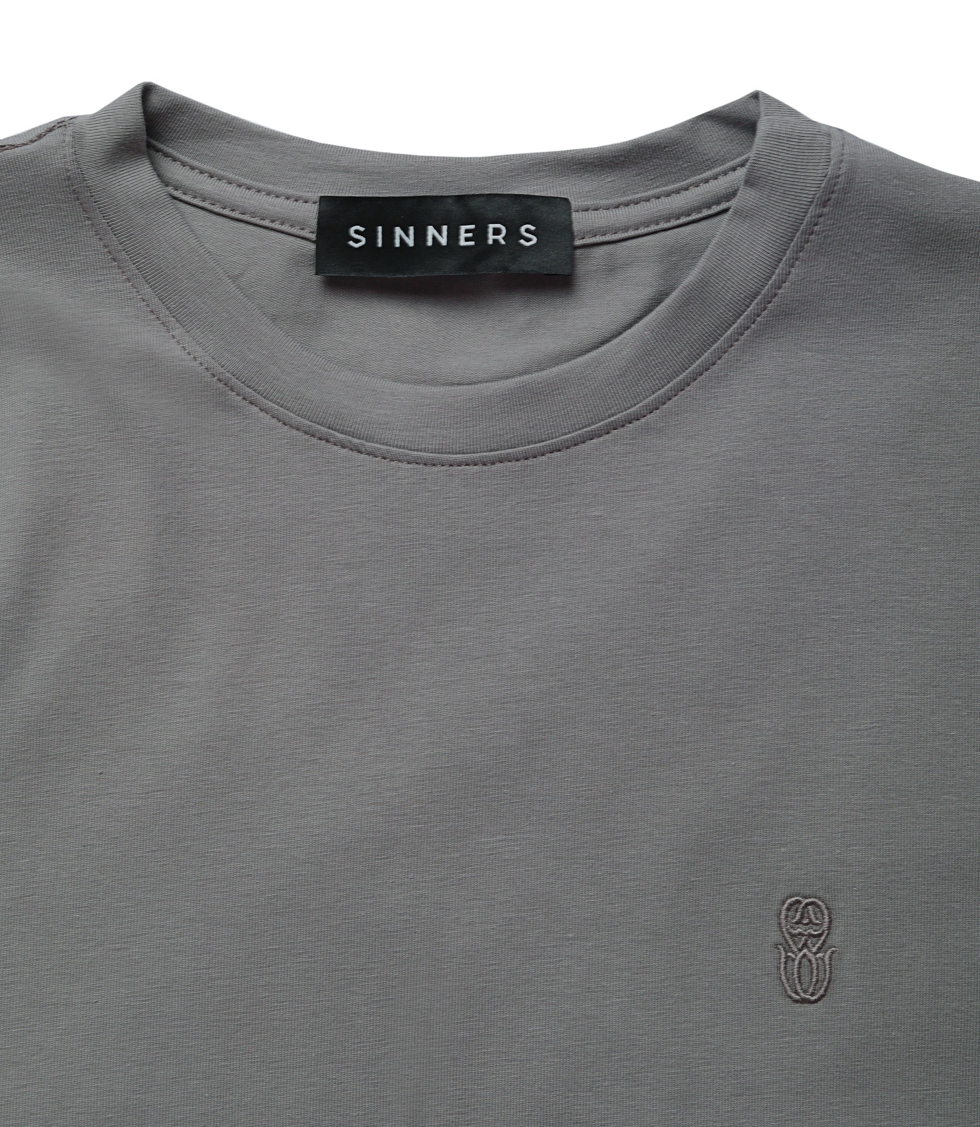 Detalle lateral MONOGRAM SLIM gray t-shirt de algodón 240gsm