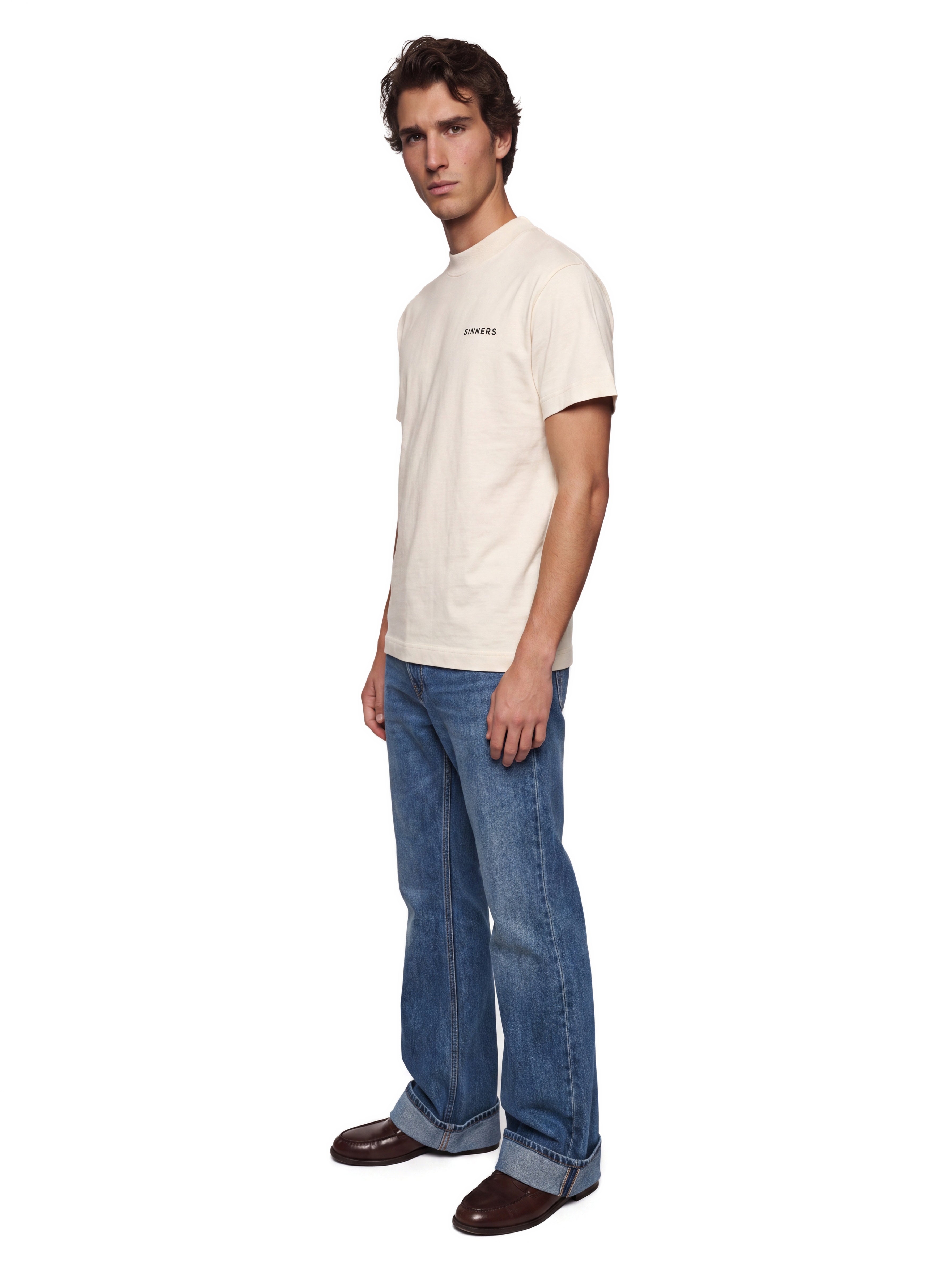 SINNERS Logo Regular T-shirt creme — on-model three-quarter